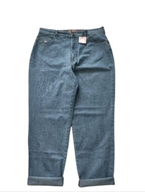 NWT Gloria Vanderbilt jeans.